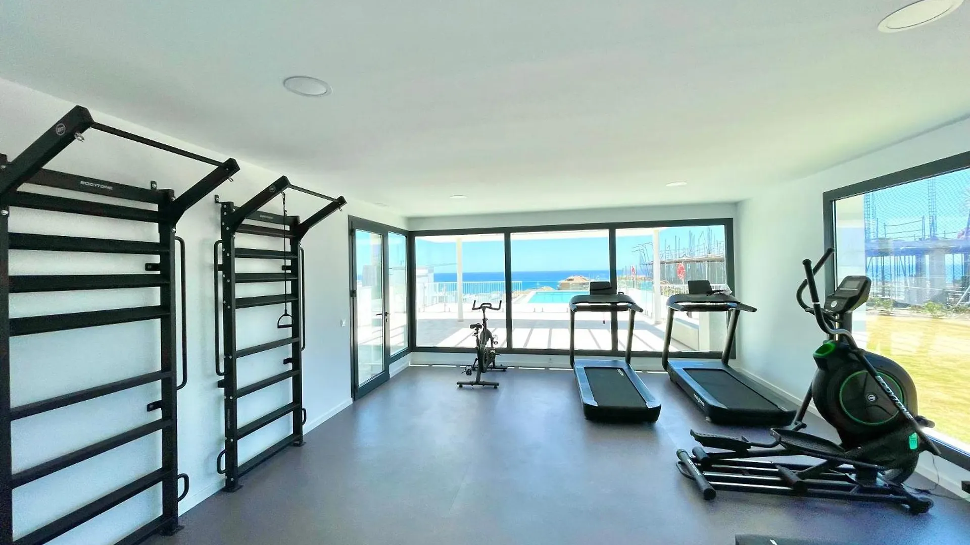 Majestic Apartment By The Beach, Fuengirola