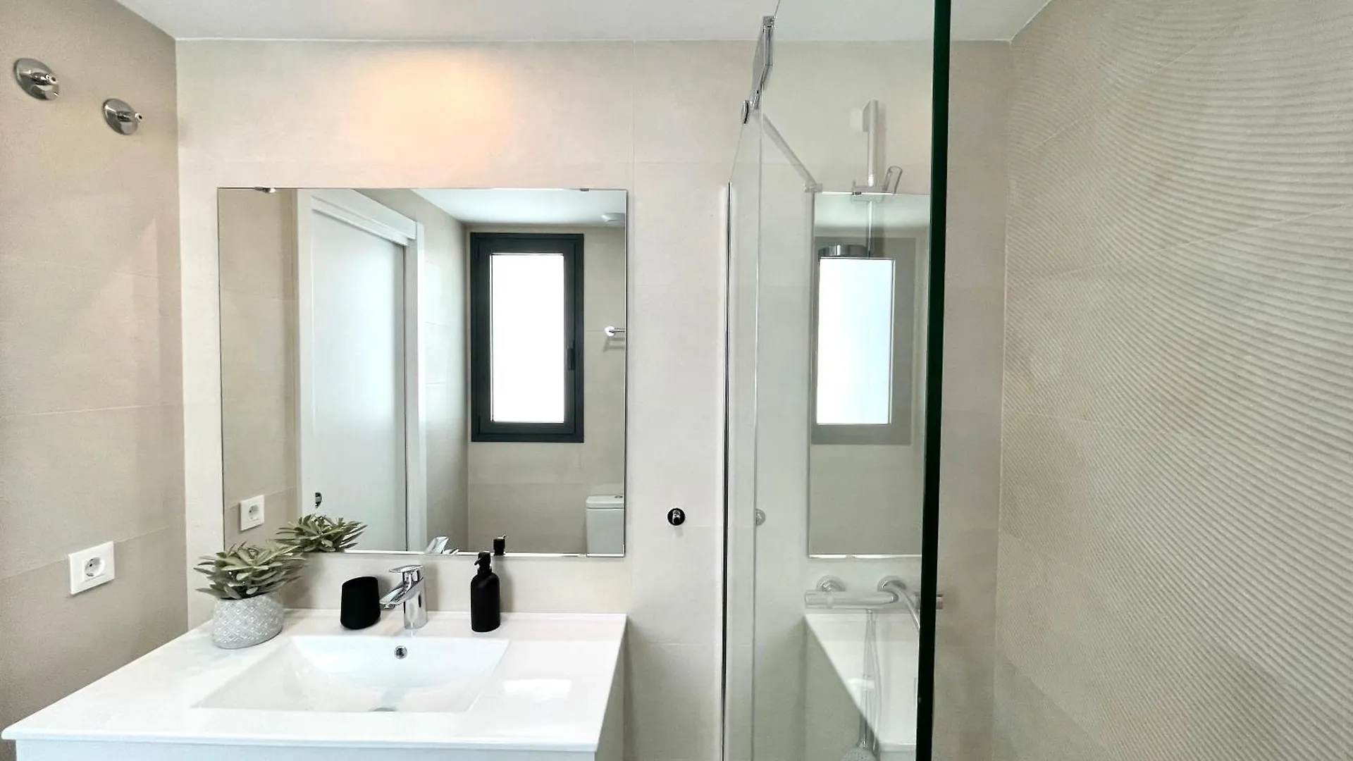 Majestic Apartment By The Beach, Fuengirola