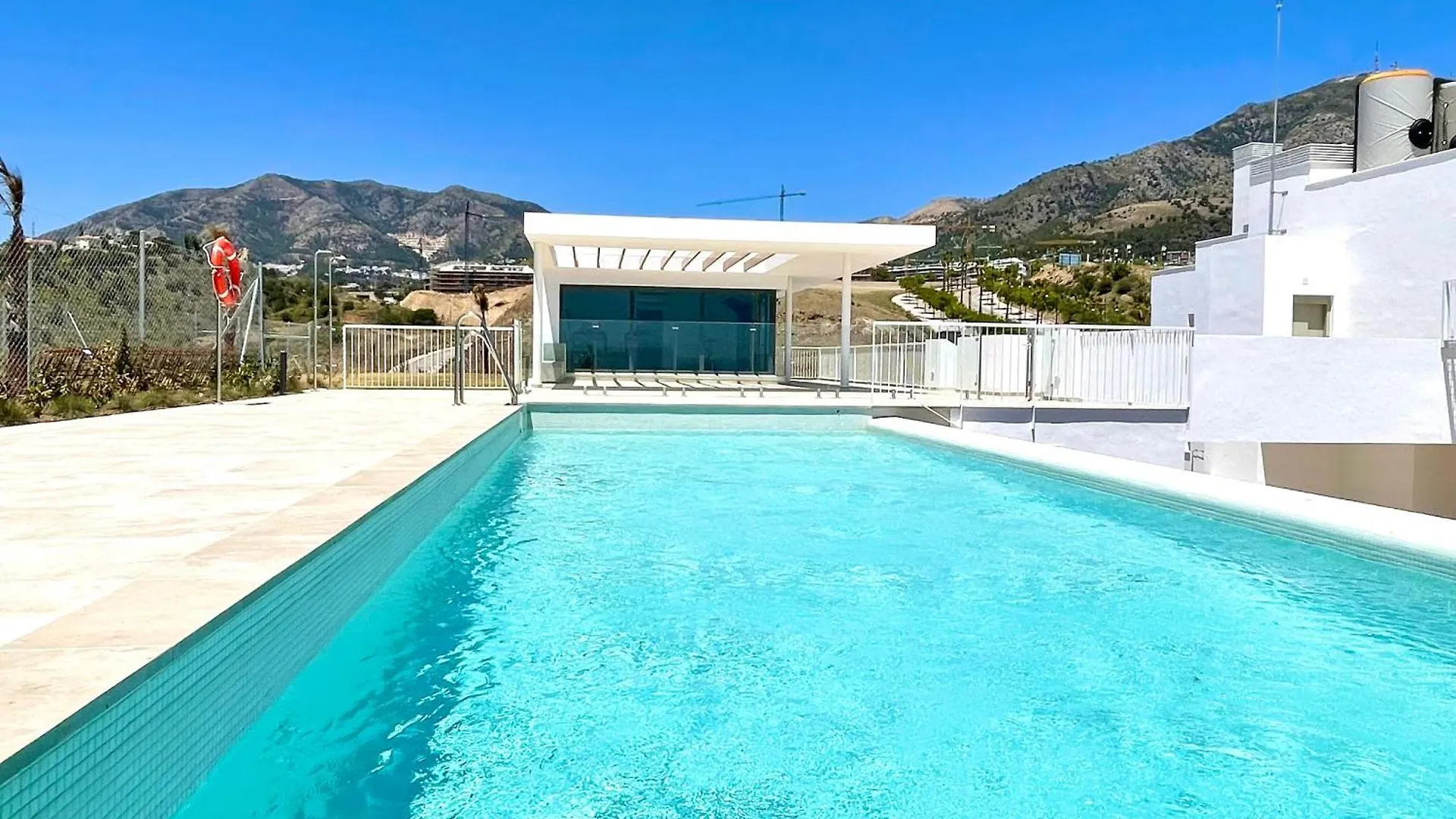 Majestic Apartment By The Beach, Fuengirola