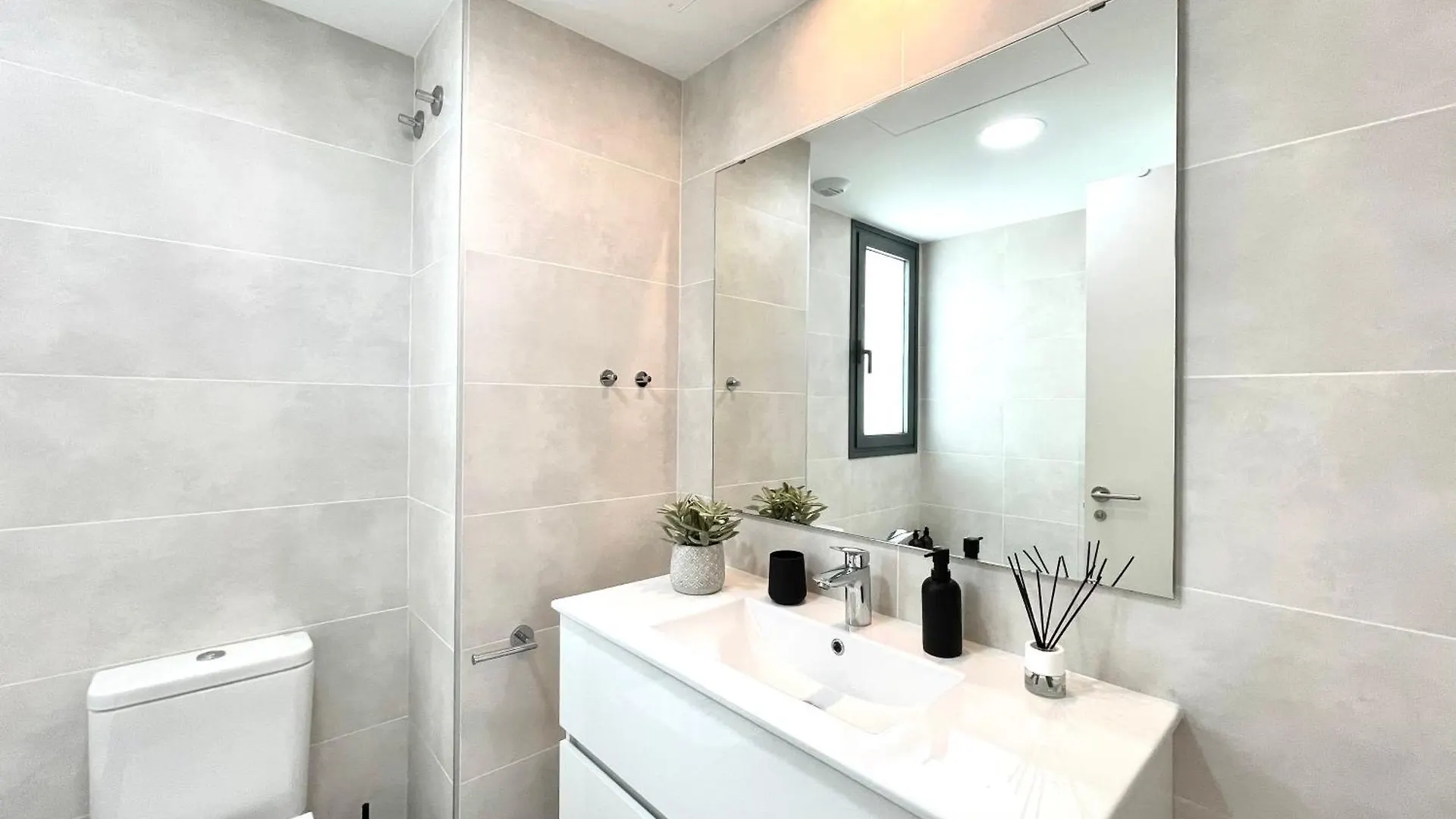 Majestic Apartment By The Beach, Fuengirola